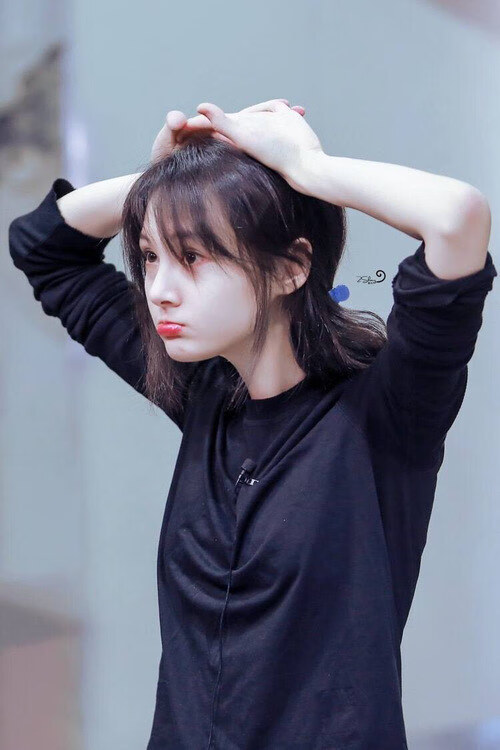 杨瀚森夏联场均盖帽数据爆表媒体关注度攀升，杨瀚宇是谁
